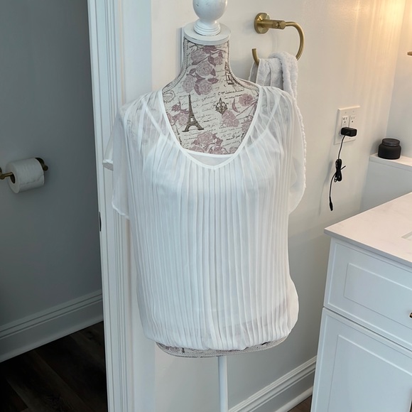 Apt 9 top - Picture 1 of 4